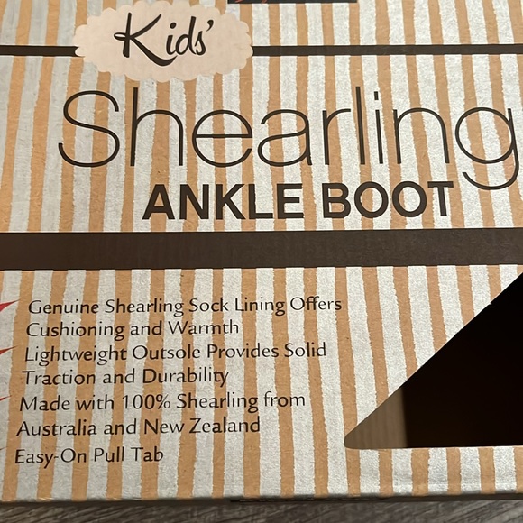 Kirkland Kid’s shearling Ankle boots - Picture 5 of 6